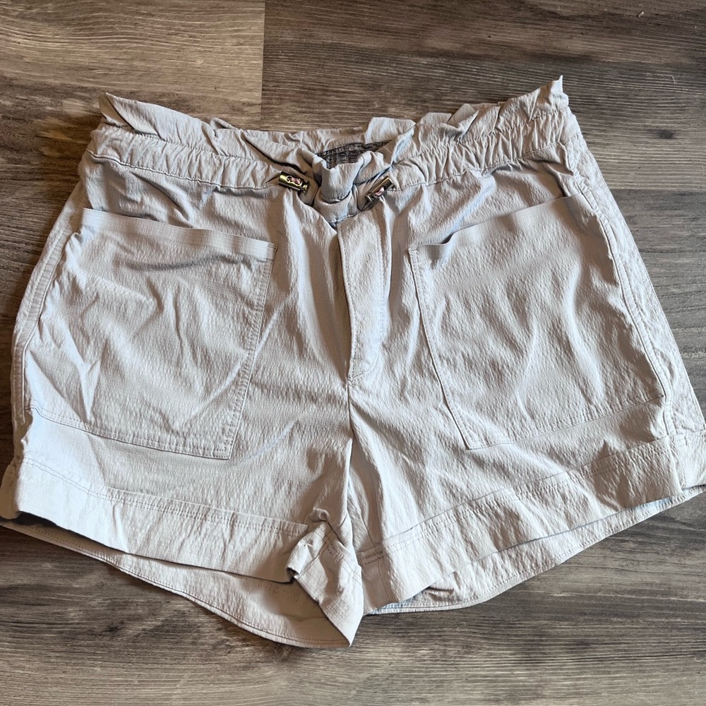 Athleta Women's Light Gray Cargo Shorts